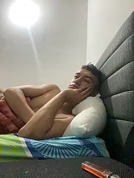 Snapshot of Kevin_Torres chatting on October 18, 2:11 pm Kevin Torres online show from October 18, 2:11 pm