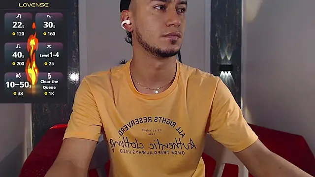 Snapshot of Kevin_Torres chatting on October 2, 8:57 pm Kevin Torres online show from October 2, 8:57 pm