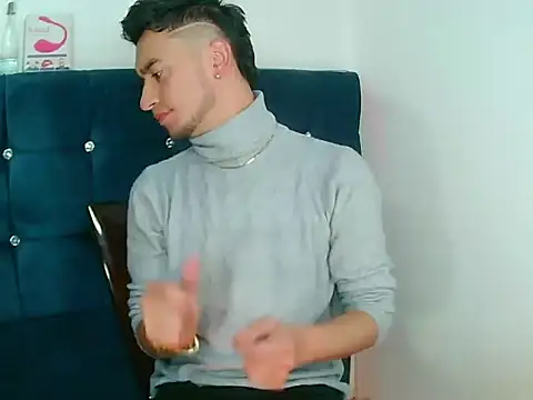 Snapshot of Kevin_Torres chatting on January 2, 10:05 am Kevin Torres online show from January 2, 10:05 am