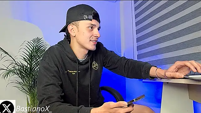 Snapshot of bastia_noooo chatting on October 13, 6:30 am bastia noooo online show from October 13, 6:30 am