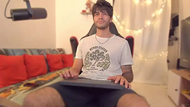 justin stark7 online show from December 13, 8:59 pm