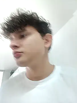 Snapshot of Nathan_Bluee chatting on December 3, 12:27 pm Nathan Bluee online show from December 3, 12:27 pm