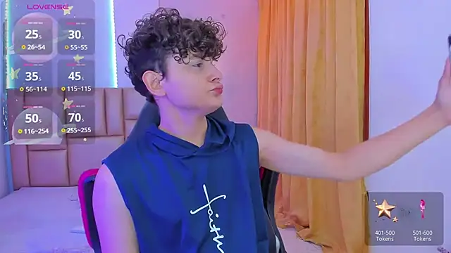 Snapshot of Nathan_Bluee chatting on December 6, 8:07 pm Nathan Bluee online show from December 6, 8:07 pm