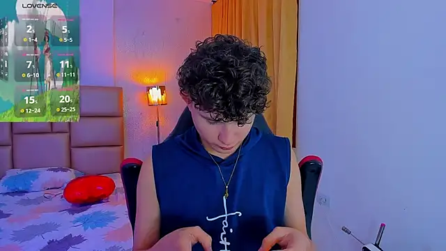 Snapshot of Nathan_Bluee chatting on March 4, 1:28 pm Nathan Bluee online show from March 4, 1:28 pm