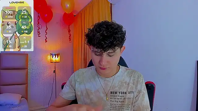 Snapshot of Nathan_Bluee chatting on March 21, 1:56 pm Nathan Bluee online show from March 21, 1:56 pm