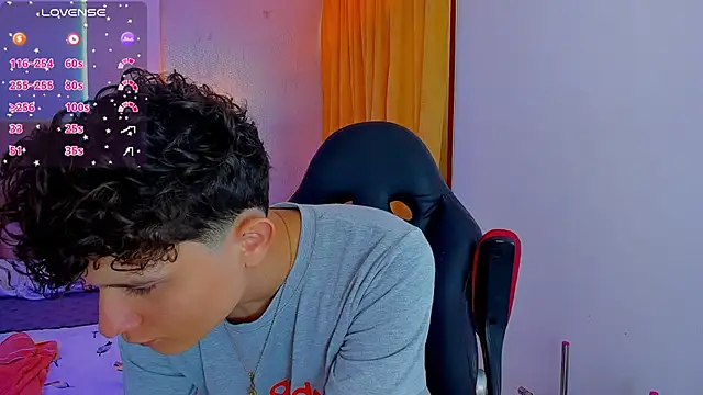 Snapshot of Nathan_Bluee chatting on February 19, 1:50 pm Nathan Bluee online show from February 19, 1:50 pm