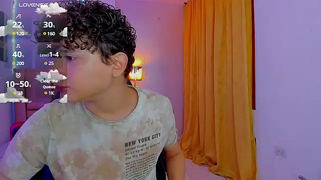 Snapshot of Nathan_Bluee chatting on December 7, 3:19 pm Nathan Bluee online show from December 7, 3:19 pm