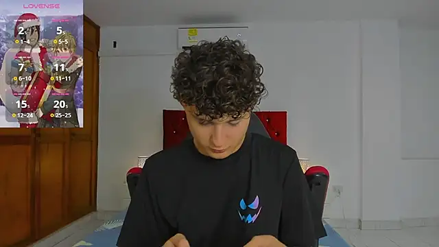 Snapshot of Nathan_Bluee chatting on December 14, 12:55 pm Nathan Bluee online show from December 14, 12:55 pm