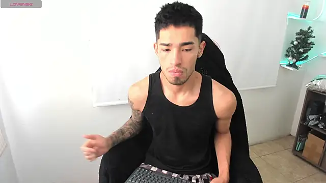 Snapshot of Damon__333 chatting on January 6, 7:13 pm Damon  333 online show from January 6, 7:13 pm
