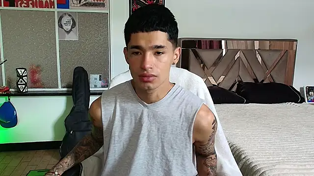 Snapshot of Damon__333 chatting on October 15, 6:37 pm Damon  333 online show from October 15, 6:37 pm