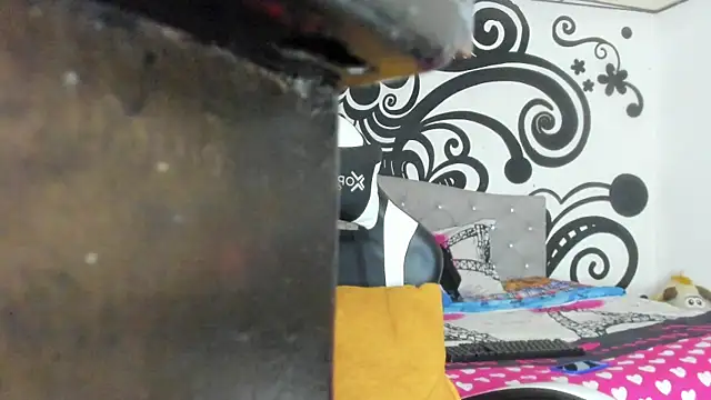 Snapshot of BruceNixon chatting on October 9, 10:03 pm BruceNixon online show from October 9, 10:03 pm