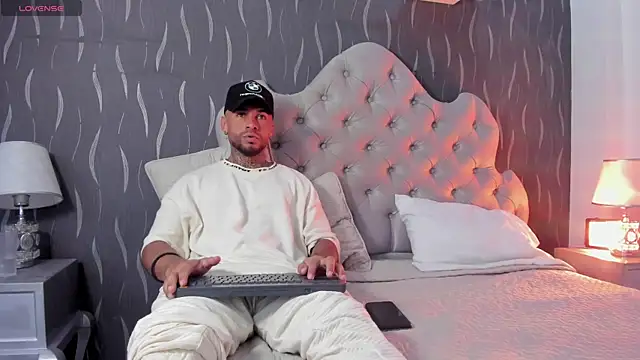 Snapshot of BruceNixon chatting on March 8, 8:46 pm BruceNixon online show from March 8, 8:46 pm