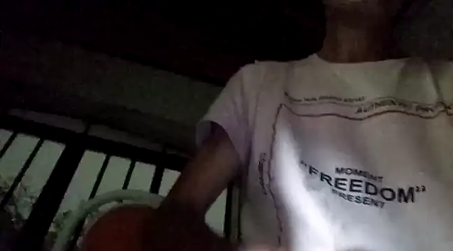 Snapshot of nevessartori chatting on February 1, 3:52 am nevessartori online show from February 1, 3:52 am