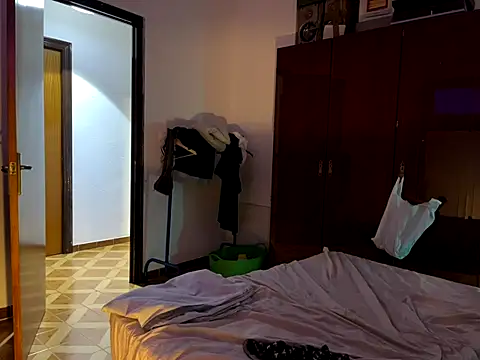 PutaNieves1983 online show from September 10, 10:30 pm