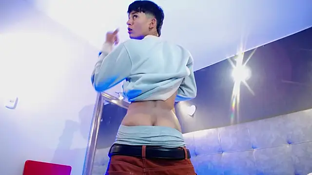 Twinkie-Alex18 online show from February 17, 9:19 pm