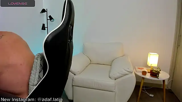 dafboy1 online show from March 16, 7:18 pm