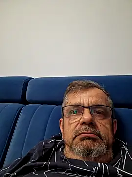 axecoman60 online show from February 9, 6:05 pm