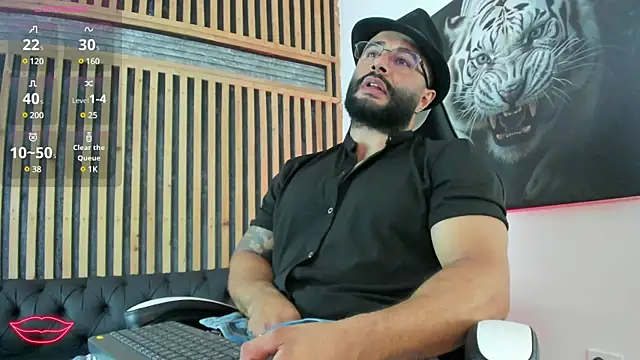 Snapshot of Luke__09 chatting on March 4, 1:28 pm Luke  09 online show from March 4, 1:28 pm