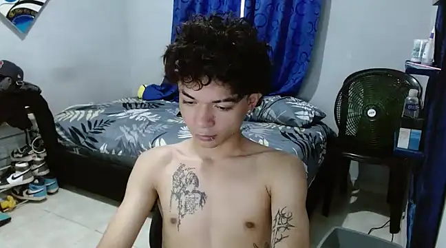 Snapshot of Lovebeng_ chatting on February 4, 10:24 pm Lovebeng  online show from February 4, 10:24 pm