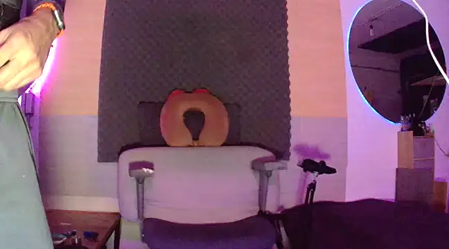 thesummerboy online show from February 6, 3:16 am