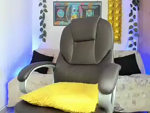 mikee scooth online show from January 19, 3:21 pm