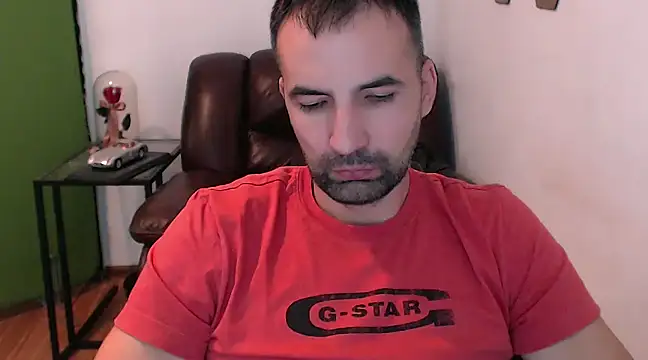 Snapshot of Leo_1617 chatting on December 4, 3:32 pm Leo 1617 online show from December 4, 3:32 pm