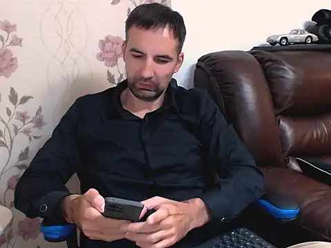 Snapshot of Leo_1617 chatting on October 28, 2:52 pm Leo 1617 online show from October 28, 2:52 pm