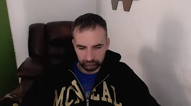 Snapshot of Leo_1617 chatting on March 12, 12:57 pm Leo 1617 online show from March 12, 12:57 pm