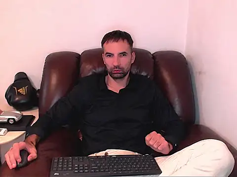 Snapshot of Leo_1617 chatting on October 19, 4:32 pm Leo 1617 online show from October 19, 4:32 pm