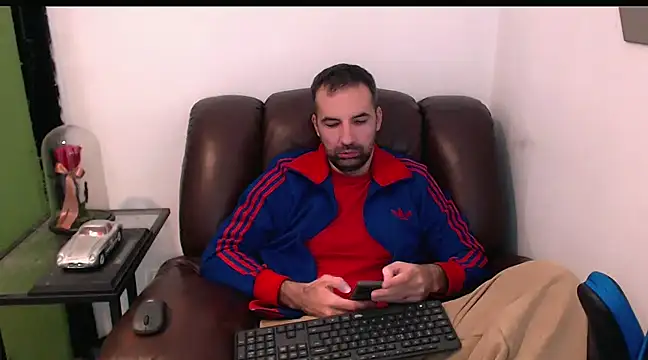 Snapshot of Leo_1617 chatting on January 26, 4:30 pm Leo 1617 online show from January 26, 4:30 pm