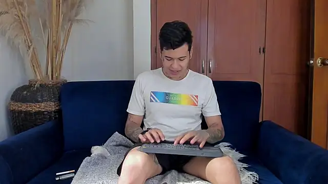 jamesinked  online show from November 28, 5:15 pm