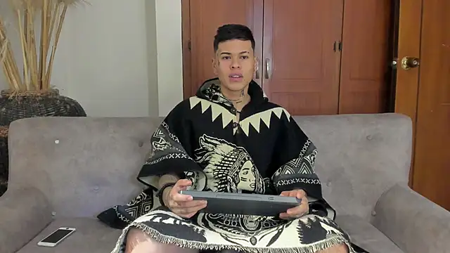 jamesinked  online show from December 1, 7:50 pm