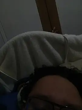 beautiful hands  online show from April 22, 3:24 am