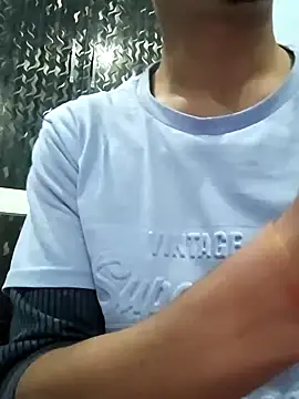 xyrus  online show from December 14, 11:07 am