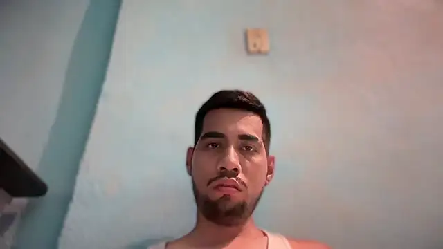 Snapshot of EnriquePersian197 chatting on February 22, 8:15 pm EnriquePersian197 online show from February 22, 8:15 pm