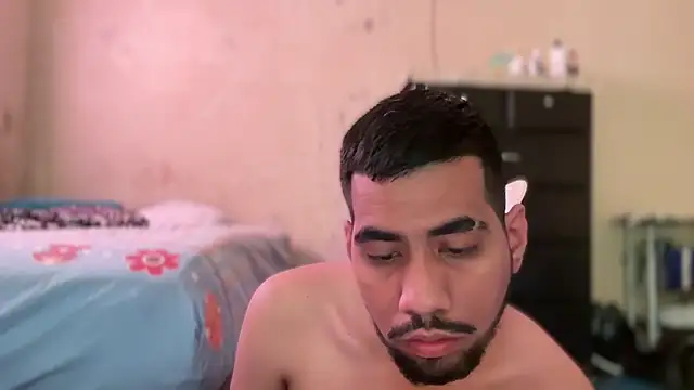 Snapshot of EnriquePersian197 chatting on January 17, 2:18 pm EnriquePersian197 online show from January 17, 2:18 pm