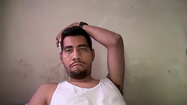 Snapshot of EnriquePersian197 chatting on December 11, 6:59 pm EnriquePersian197 online show from December 11, 6:59 pm