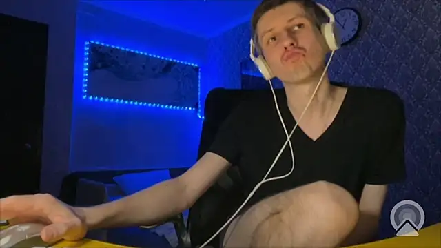 Aki-Laky online show from April 13, 7:58 pm