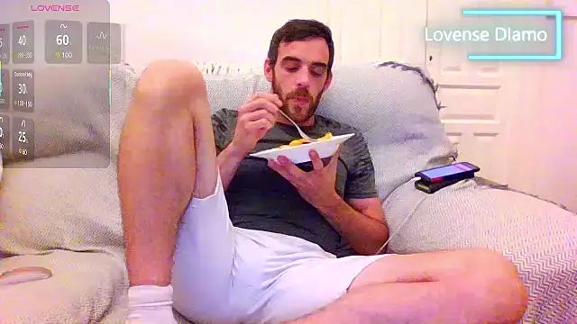 Snapshot of _NakedChef_ chatting on October 8, 10:03 pm  NakedChef  online show from October 8, 10:03 pm