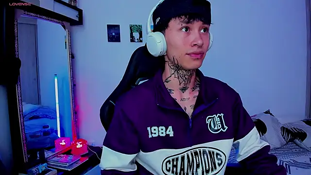 juniior 2311  online show from March 5, 3:52 pm