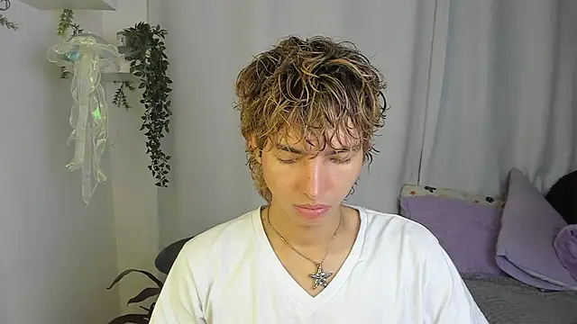 Snapshot of santy-kitty chatting on October 17, 2:26 am santy-kitty online show from October 17, 2:26 am