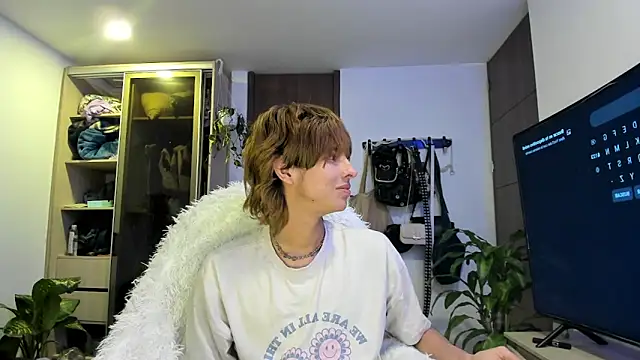 Snapshot of santy-kitty chatting on March 14, 3:26 am santy-kitty online show from March 14, 3:26 am