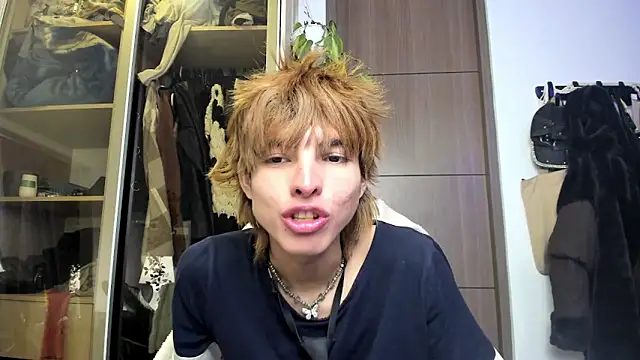 Snapshot of santy-kitty chatting on February 27, 3:47 am santy-kitty online show from February 27, 3:47 am