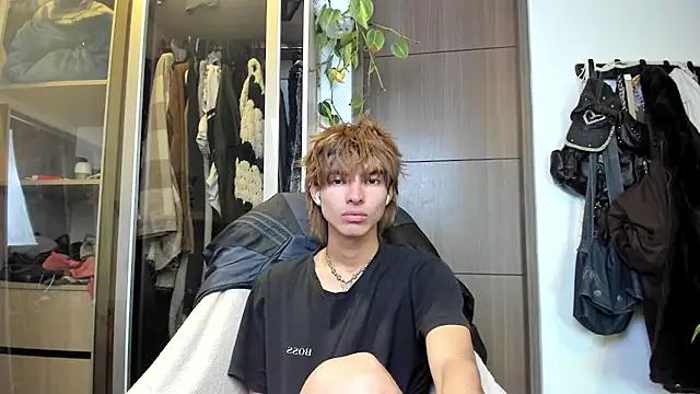 Snapshot of santy-kitty chatting on February 16, 4:20 am santy-kitty online show from February 16, 4:20 am