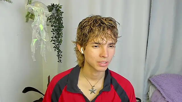 Snapshot of santy-kitty chatting on October 8, 3:11 am santy-kitty online show from October 8, 3:11 am