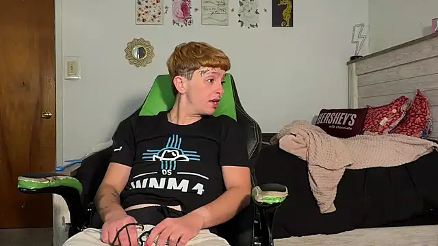 twentywithafelonyy online show from November 25, 8:22 pm