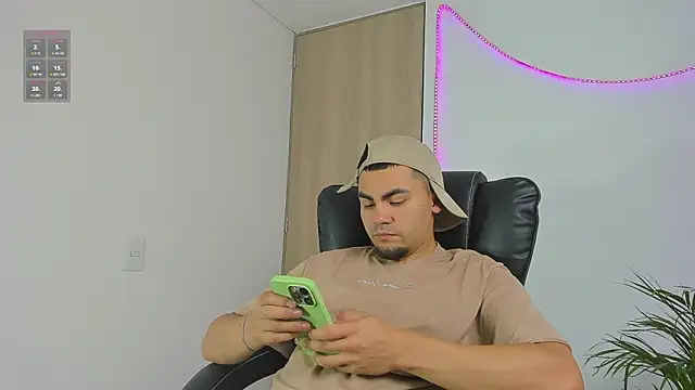 kalivan voinesscu online show from February 3, 5:38 am