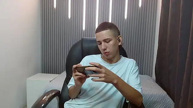 JackSwan18 online show from March 12, 2:25 pm