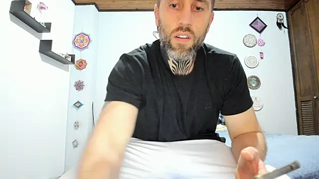 Snapshot of Antoniohot2024 chatting on January 5, 1:03 am Antoniohot2024 online show from January 5, 1:03 am