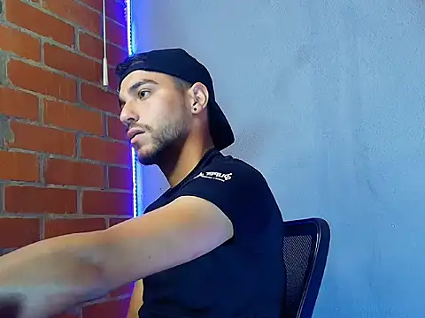 Snapshot of Leandro_valenzuela chatting on October 24, 10:11 pm Leandro valenzuela online show from October 24, 10:11 pm